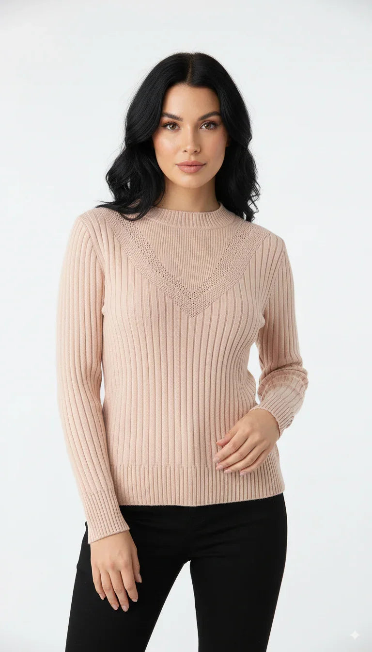 Blusa Detalhe V em Furinhos