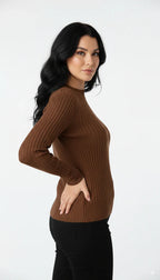 Blusa Detalhe V em Furinhos