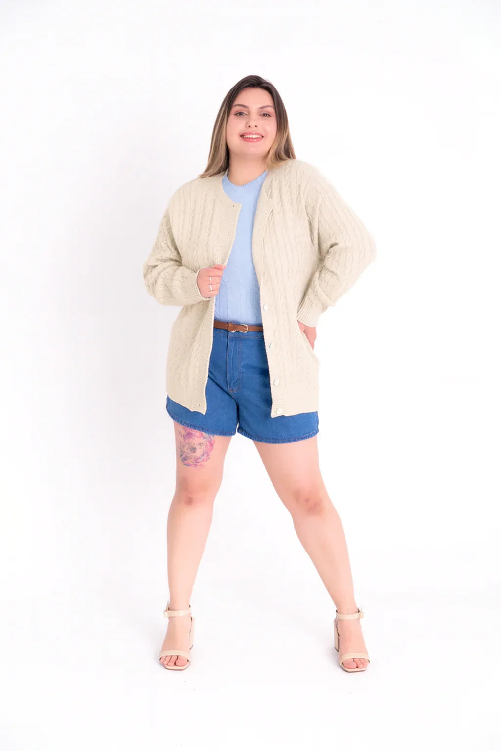 Casaco de Tricot Feminino com Botões Plus Size