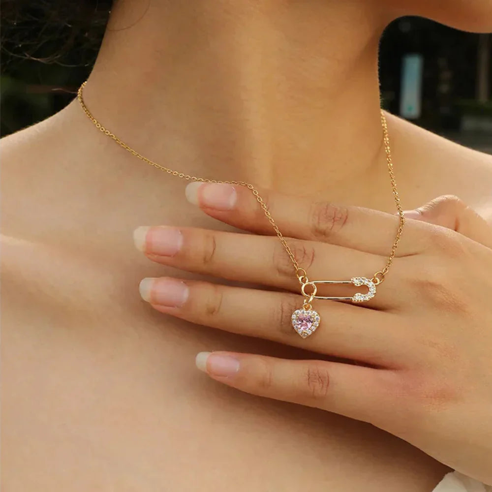 Colar de Pingente Coração Luxuoso com Zircônia e Ouro 18K