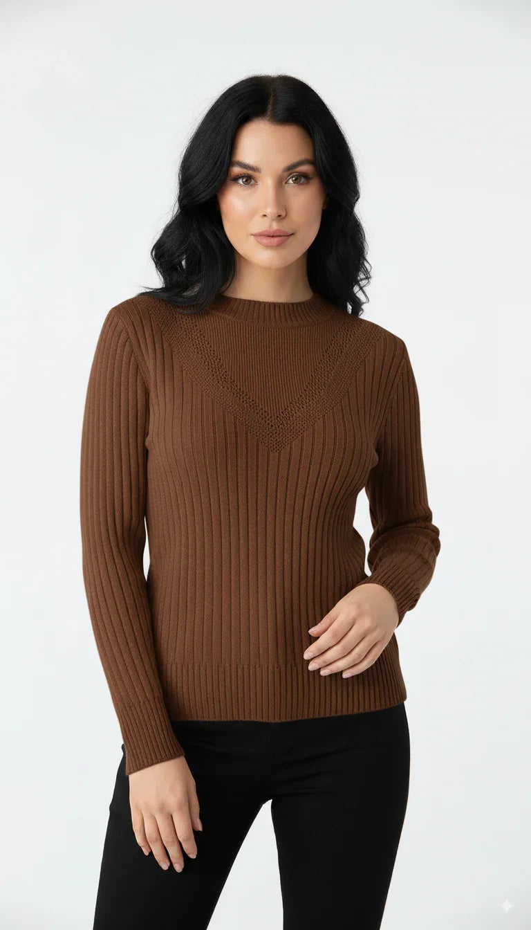 Blusa Detalhe V em Furinhos