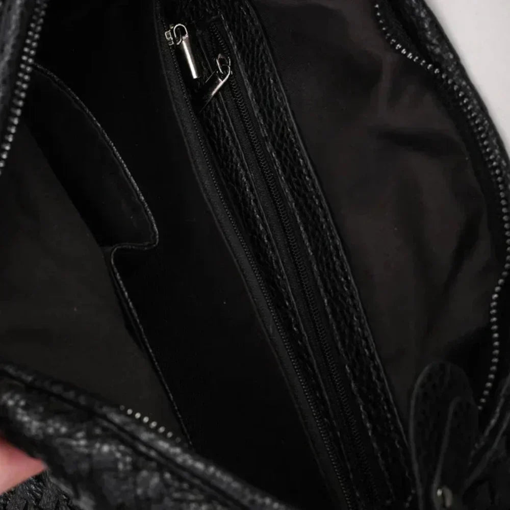 Bolsa Hobo Meia Lua em Couro Vegano Tecido Artesanal