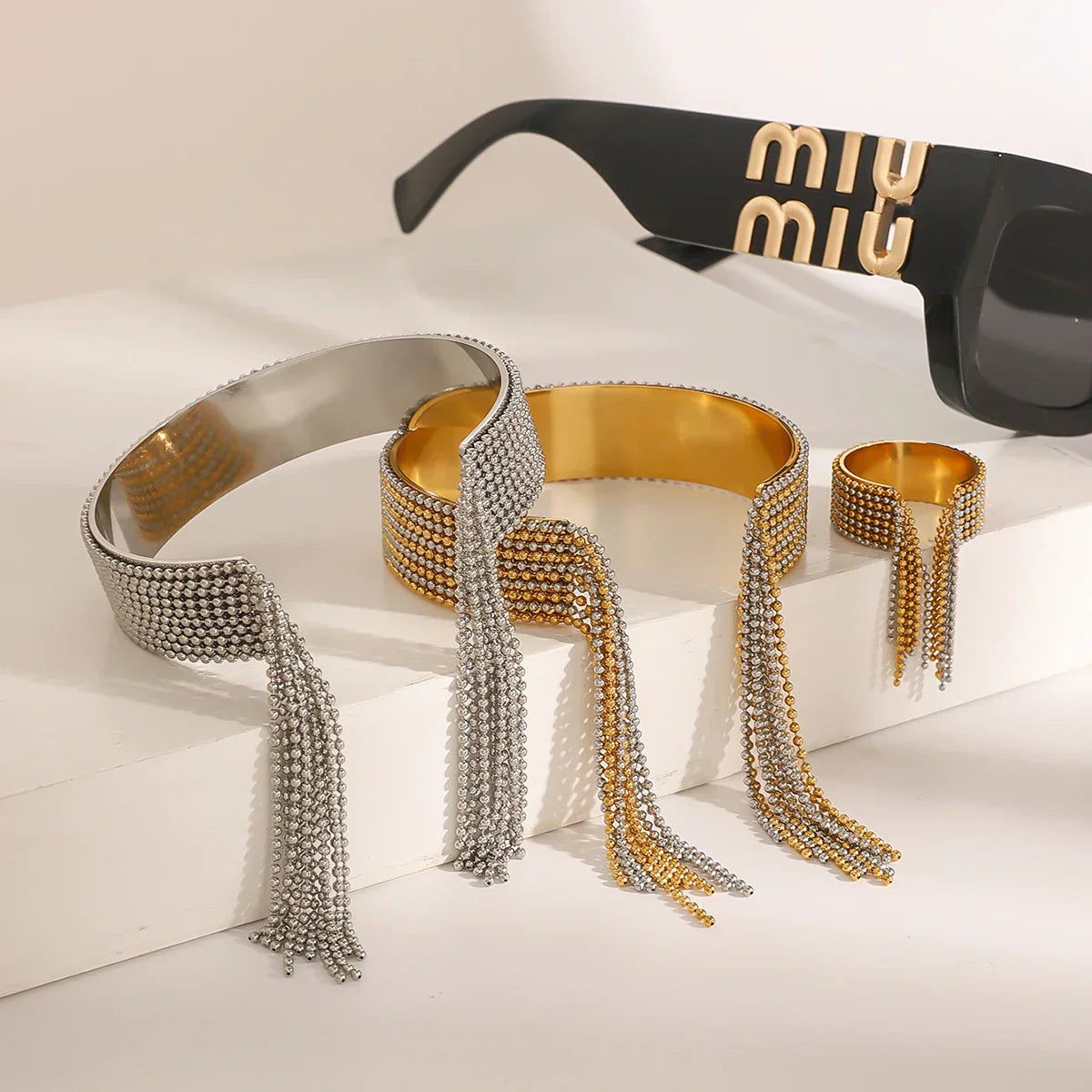 Pulseira Manguito Luxuosa com Borla em Ouro e Prata