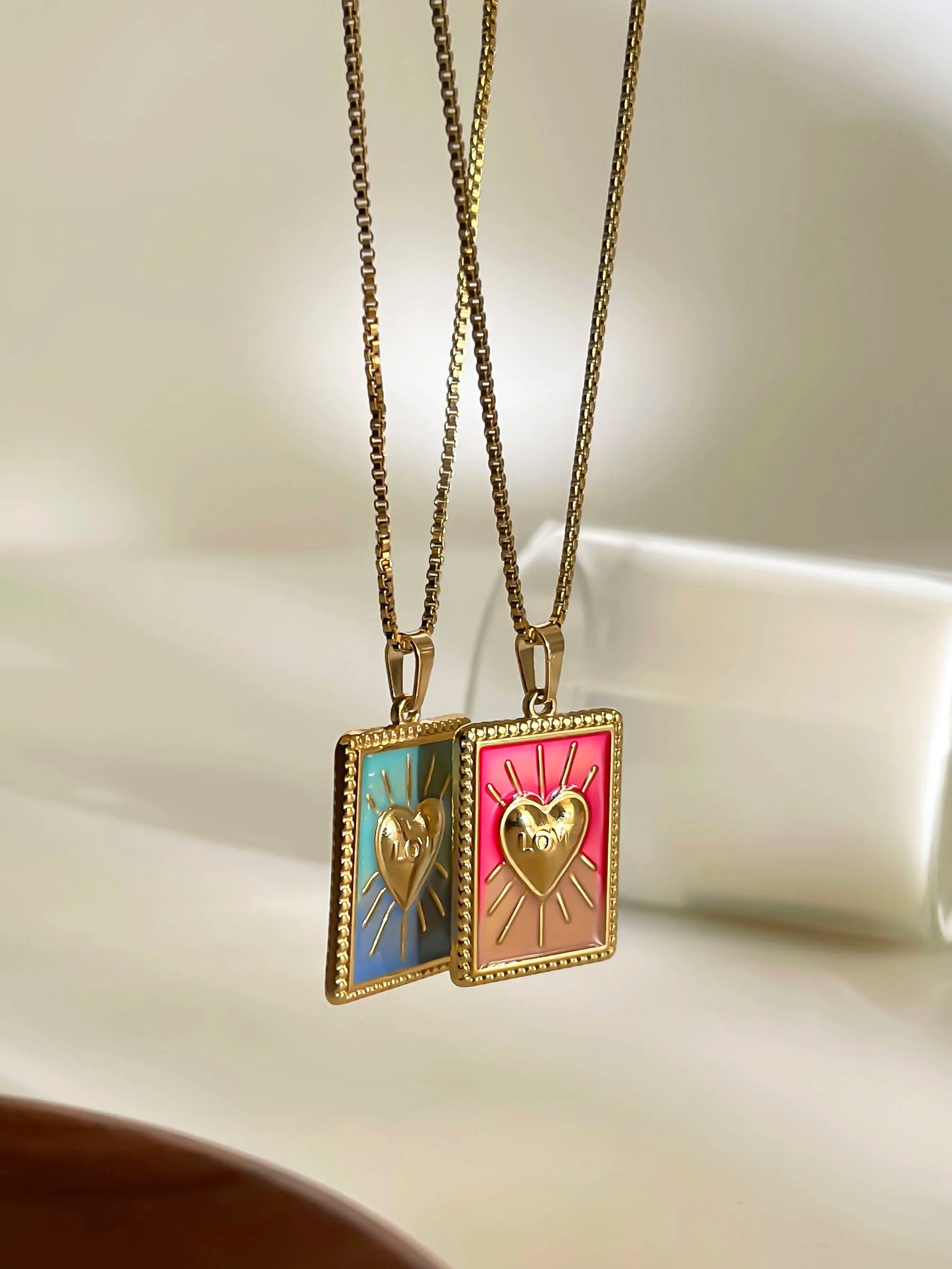 Colar Vintage Coração Esmalte 18k Banhado a Ouro