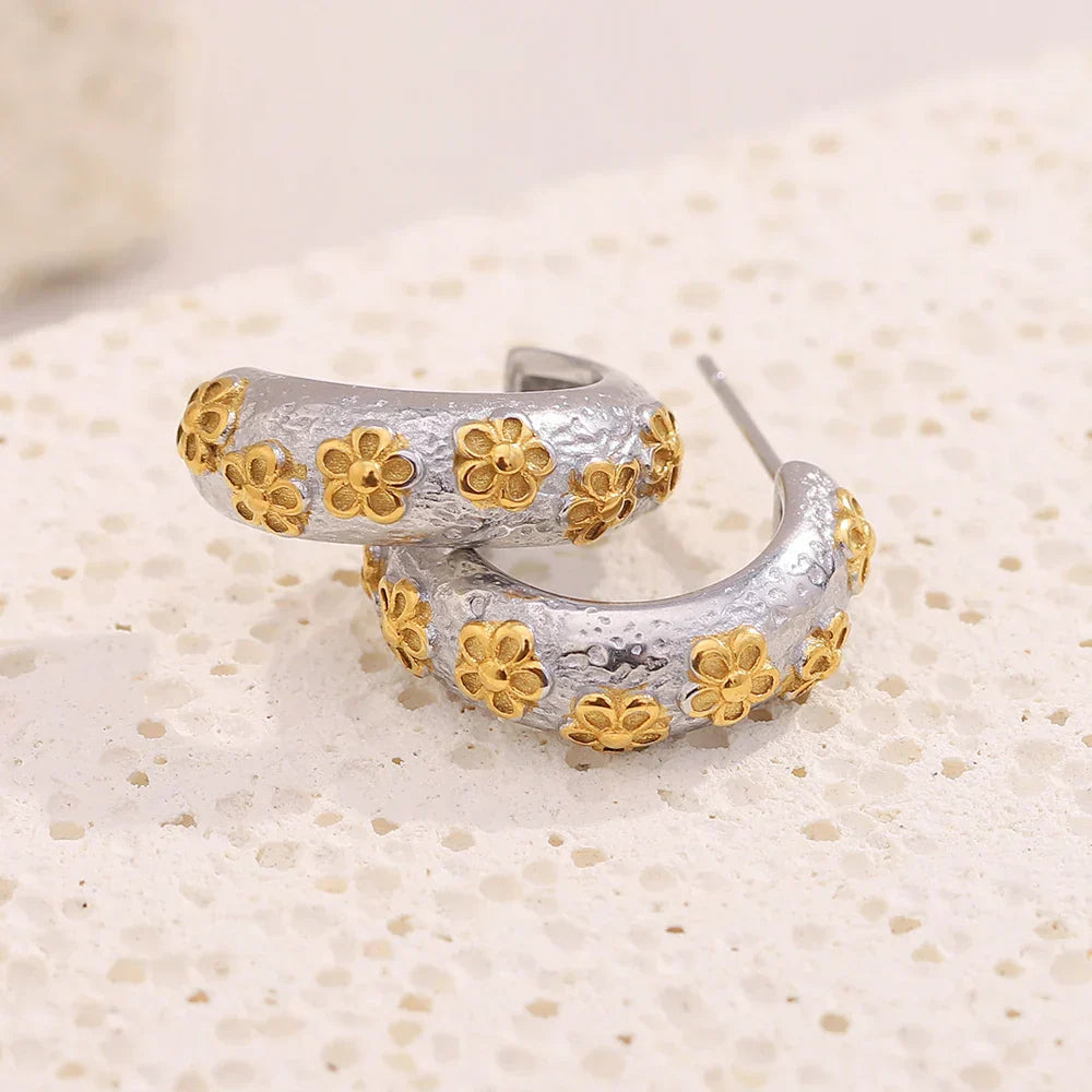 Brincos Mini Flor C Banho Ouro 18K Aço Inoxidável