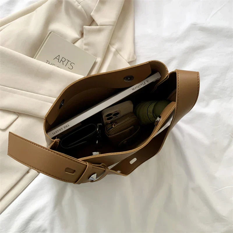 Bolsa Tote de Couro Leftside - Elegância e Versatilidade