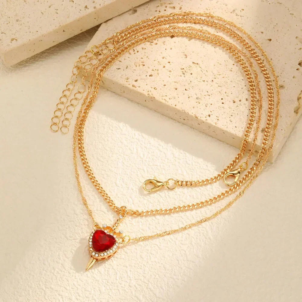 Colar Pingente Coração e Espada com Zircão Banhado a Ouro