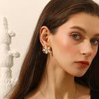 Brinco Flor de Concha Dourada Ebbelle - Luxo Hipoalergênico