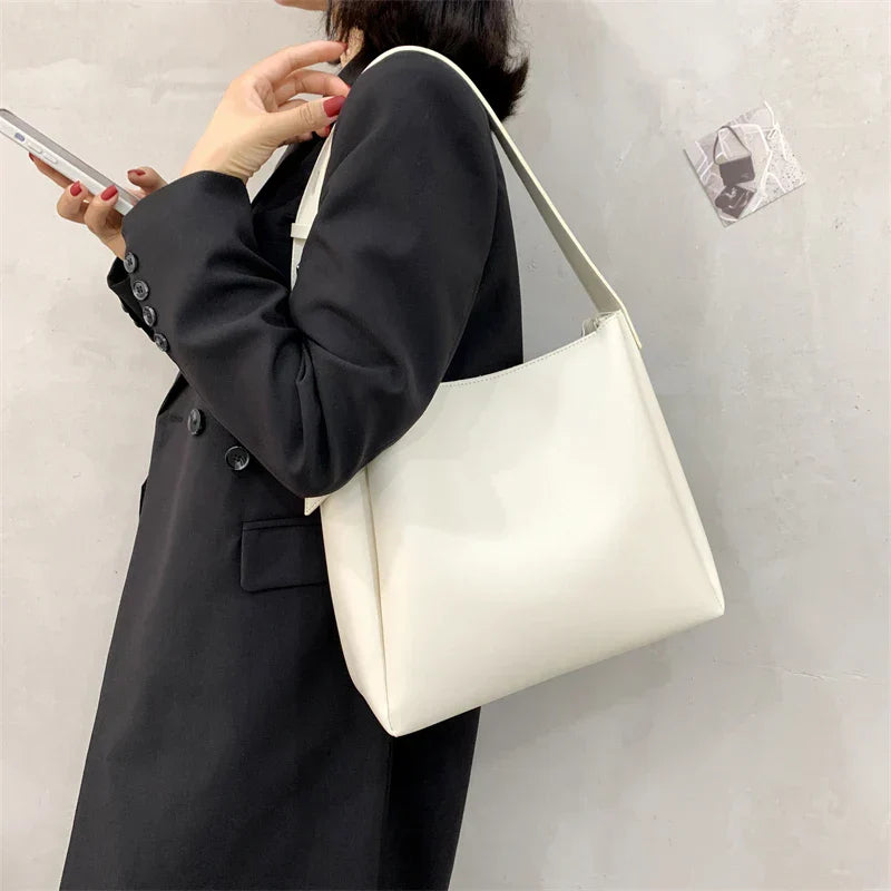 Bolsa Tote de Couro Leftside - Elegância e Versatilidade
