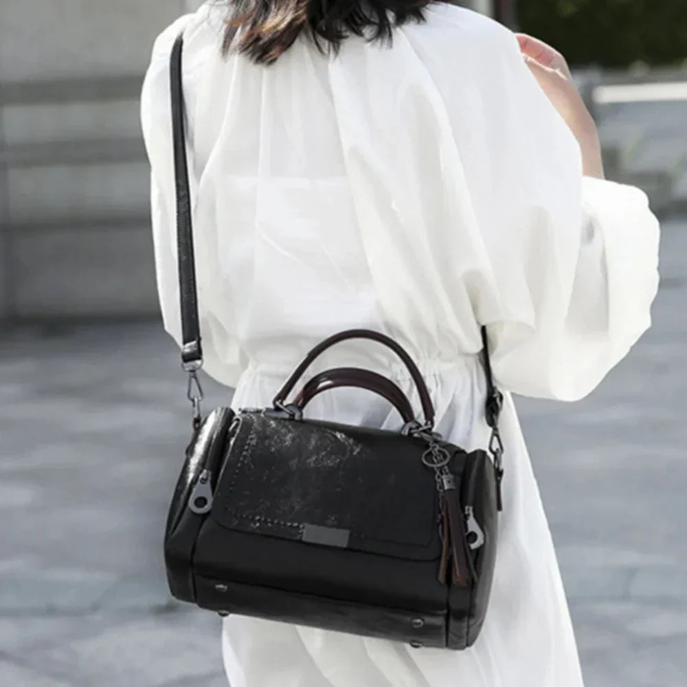 Bolsa Boston Elegance com Borla e Alça Removível