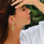 Brincos Elegância Oceânica: Concha e Coral Banhados a Ouro 18K