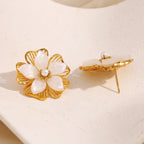 Brinco Flor de Concha Dourada Ebbelle - Luxo Hipoalergênico